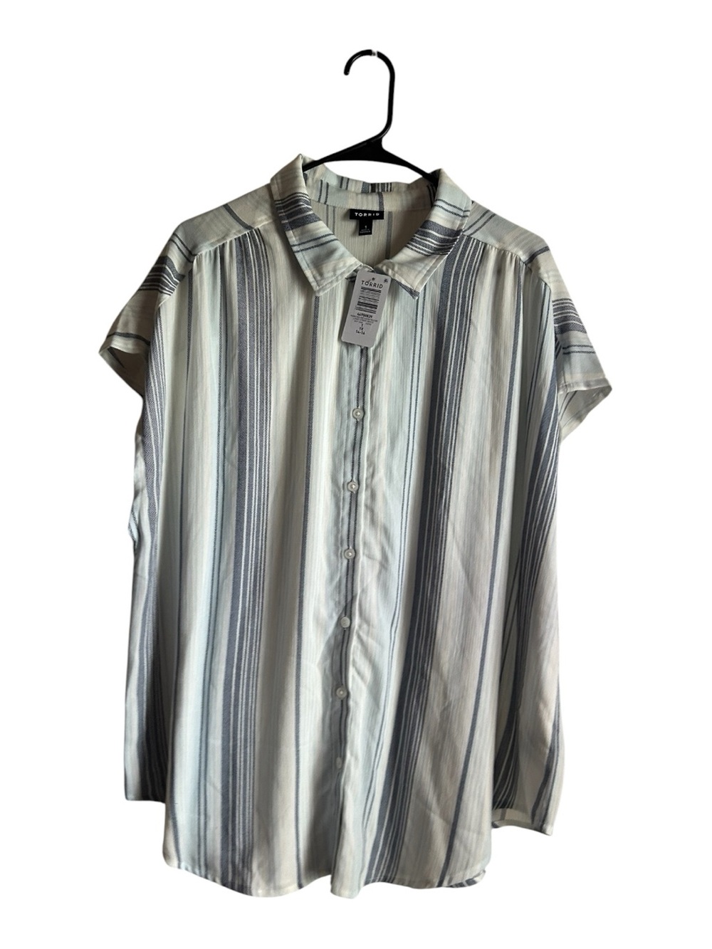torrid Size 1X Striped Short-Sleeve Button-Down Shirt in Blue and White